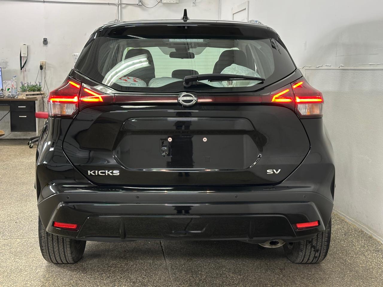 2024 Nissan Kicks SV/AUTO/13000KM/OFF 1 OWNER NISSAN LEASE! Photo