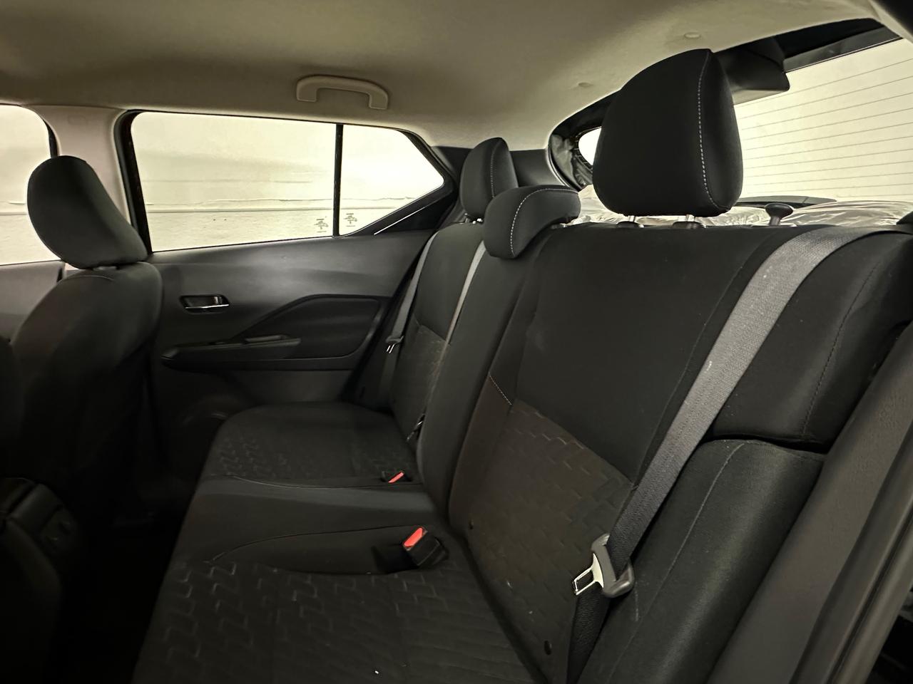 2024 Nissan Kicks SV/AUTO/13000KM/OFF 1 OWNER NISSAN LEASE! Photo