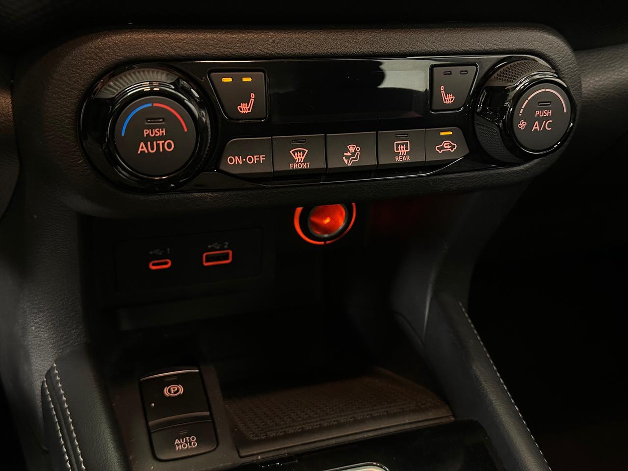 2024 Nissan Kicks SV/AUTO/13000KM/OFF 1 OWNER NISSAN LEASE! Photo