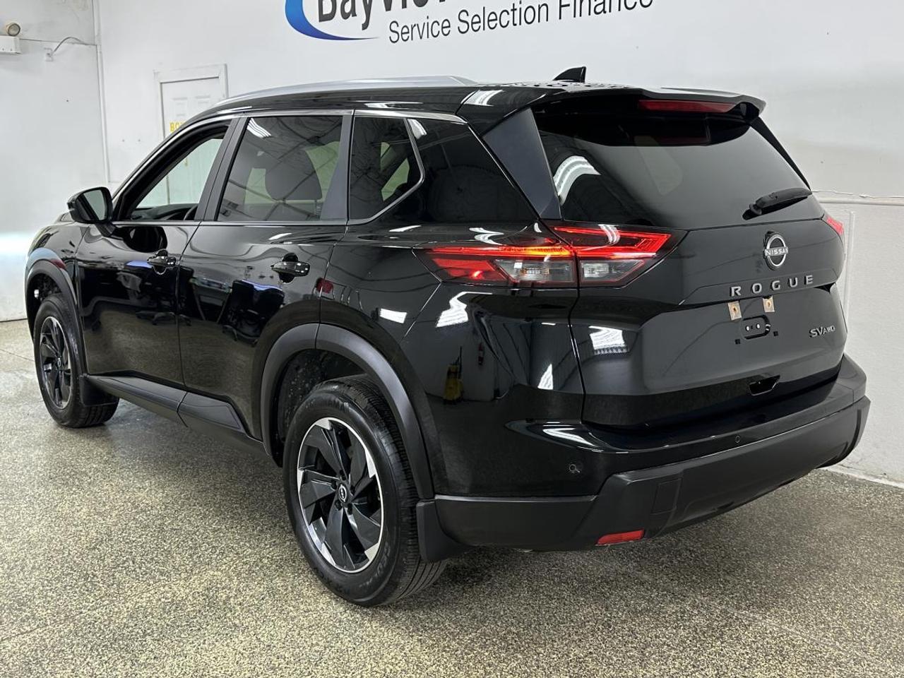 2024 Nissan Rogue SV Moonroof SV/AWD/PANOROOF/24KM/OFF NISSAN LEASE! Photo4