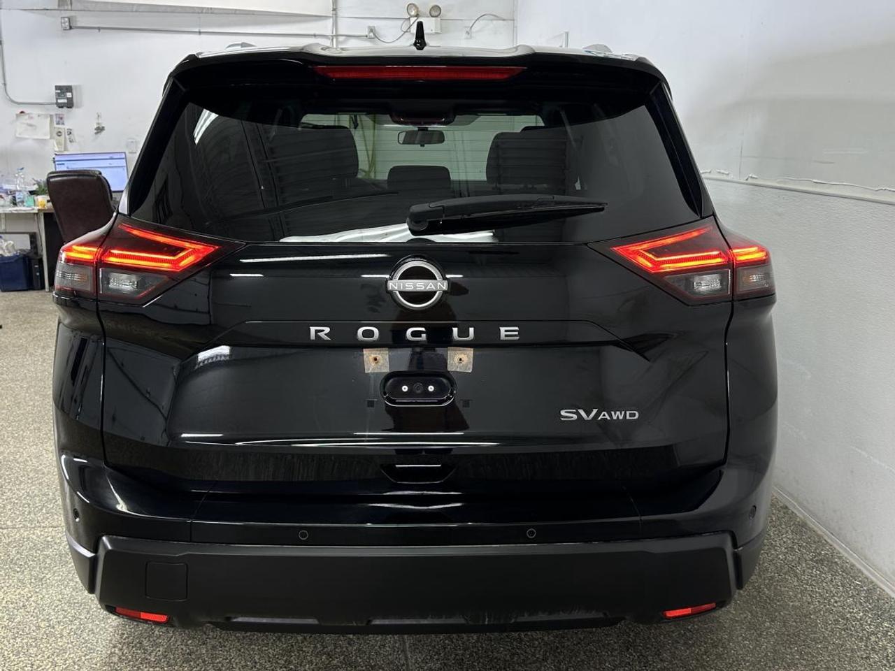 2024 Nissan Rogue SV Moonroof SV/AWD/PANOROOF/24KM/OFF NISSAN LEASE! Photo