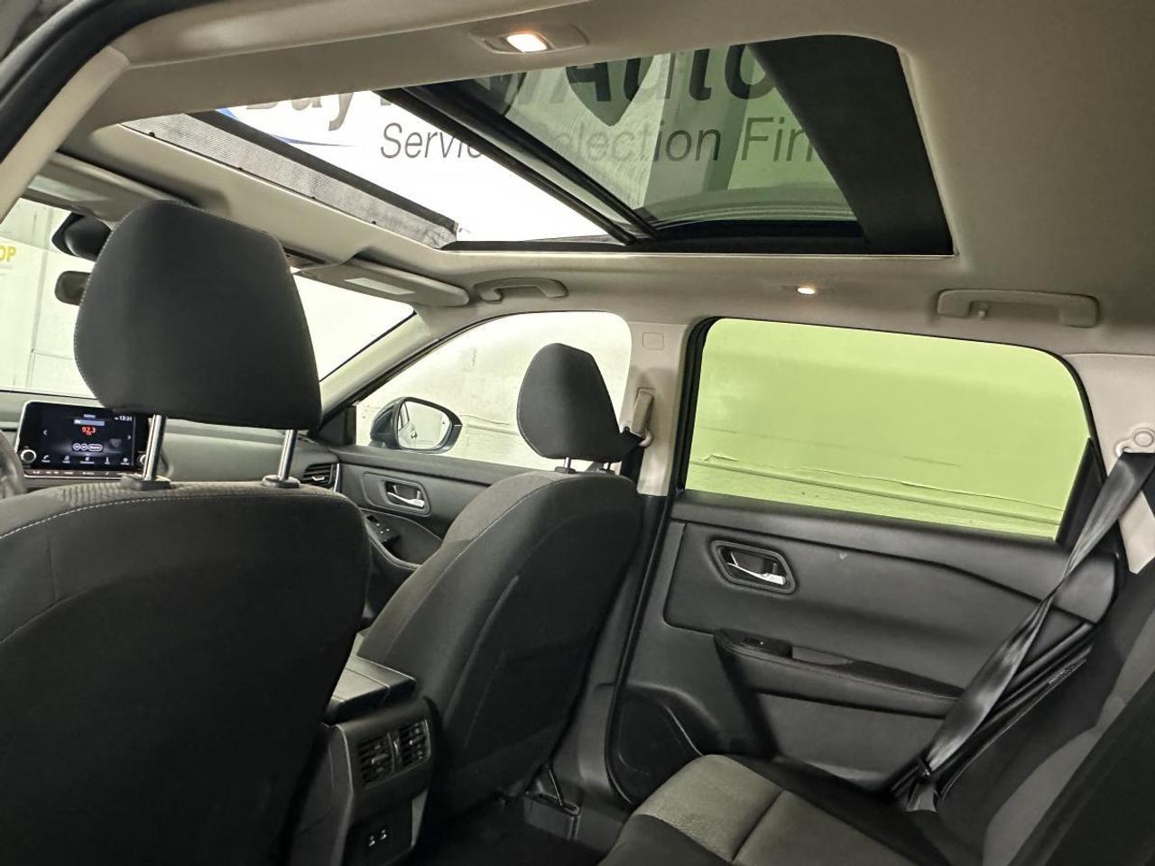 2024 Nissan Rogue SV Moonroof SV/AWD/PANOROOF/24KM/OFF NISSAN LEASE! Photo