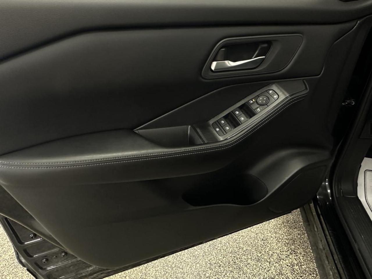 2024 Nissan Rogue SV Moonroof SV/AWD/PANOROOF/24KM/OFF NISSAN LEASE! Photo