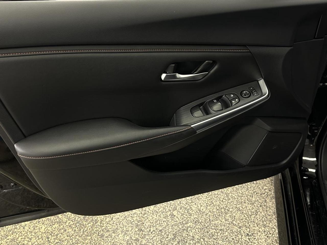2024 Nissan Sentra SR/AUTO/21KM/SUNROOF/BLACK ON BLACK/OFF 1 OWNER NISSAN LEASE! Photo