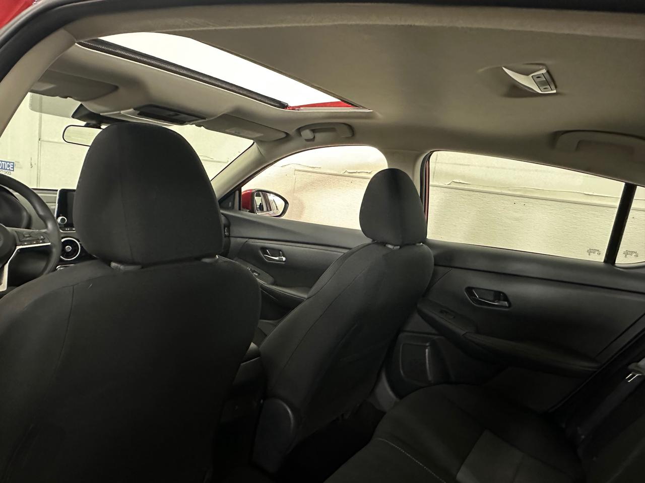 2024 Nissan Sentra SV/AUTO/SUNROOF/3600KM/OFF 1 OWNER NISSAN LEASE! Photo
