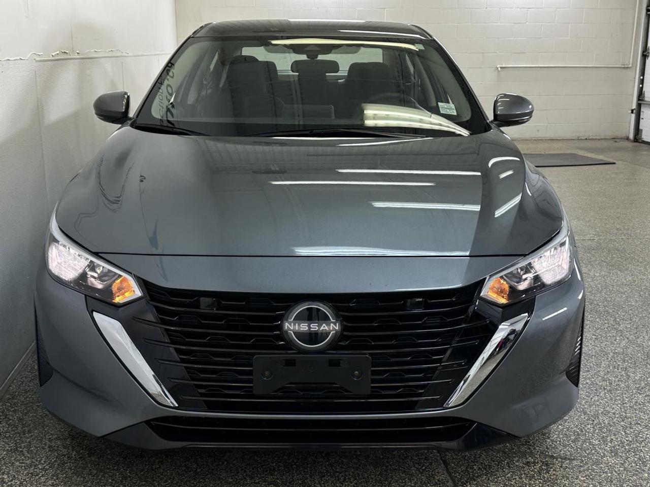 2024 Nissan Sentra SV/AUTO/OFF 1 OWNER NISSAN LEASE! Photo1