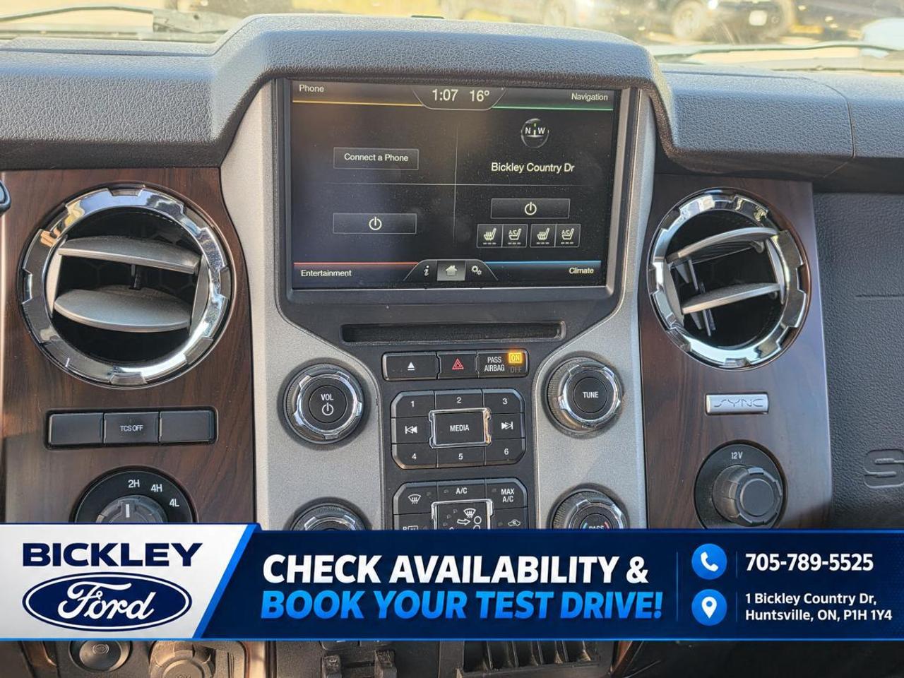 2016 Ford F-350 Super Duty DRW Lariat Photo