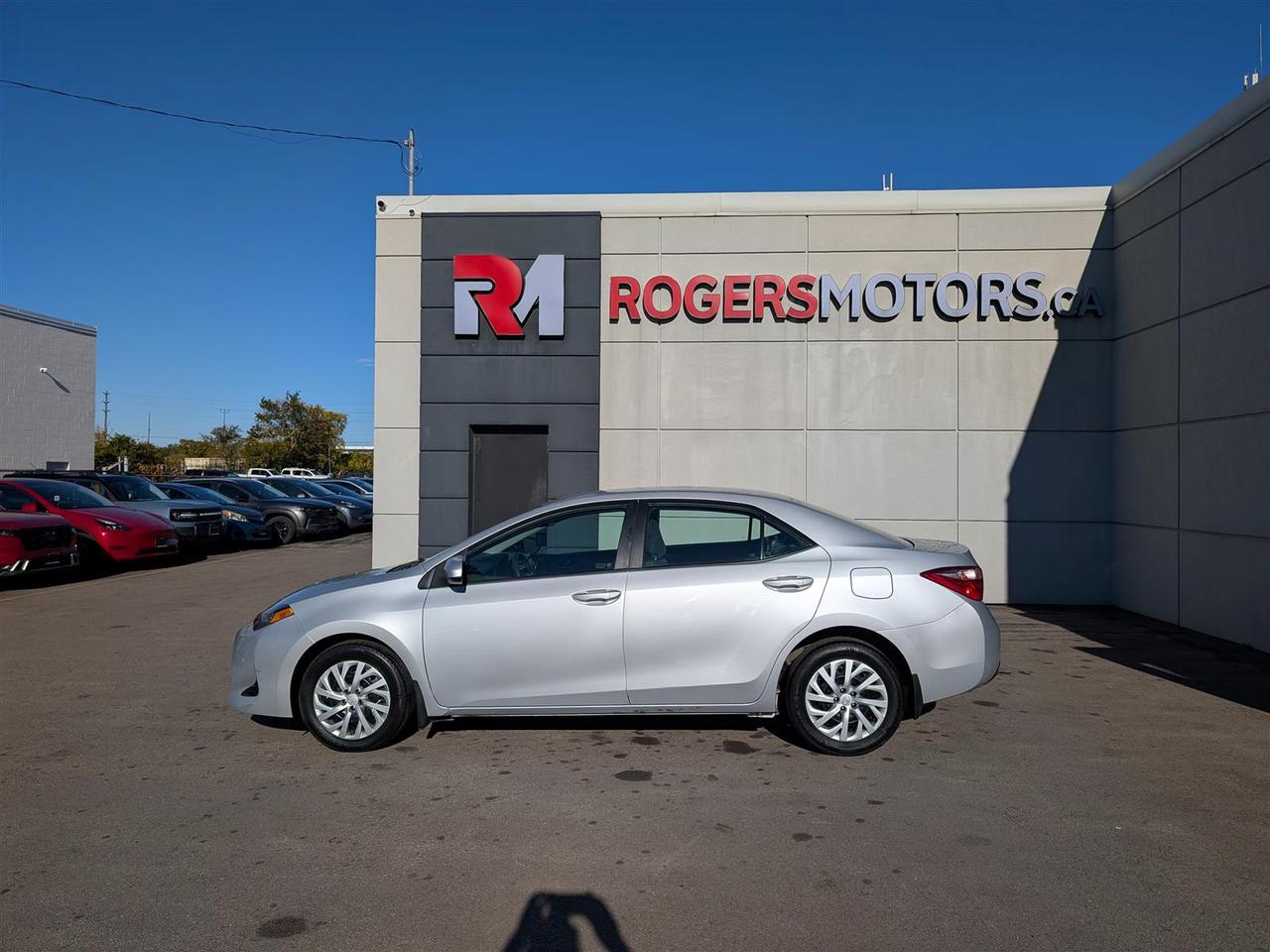 2018 Toyota Corolla LE - HTD SEATS - REV CAM  - TECH FEATS Photo5