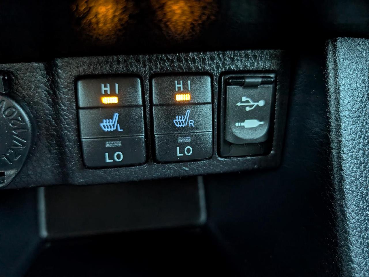 2018 Toyota Corolla LE - HTD SEATS - REV CAM  - TECH FEATS Photo
