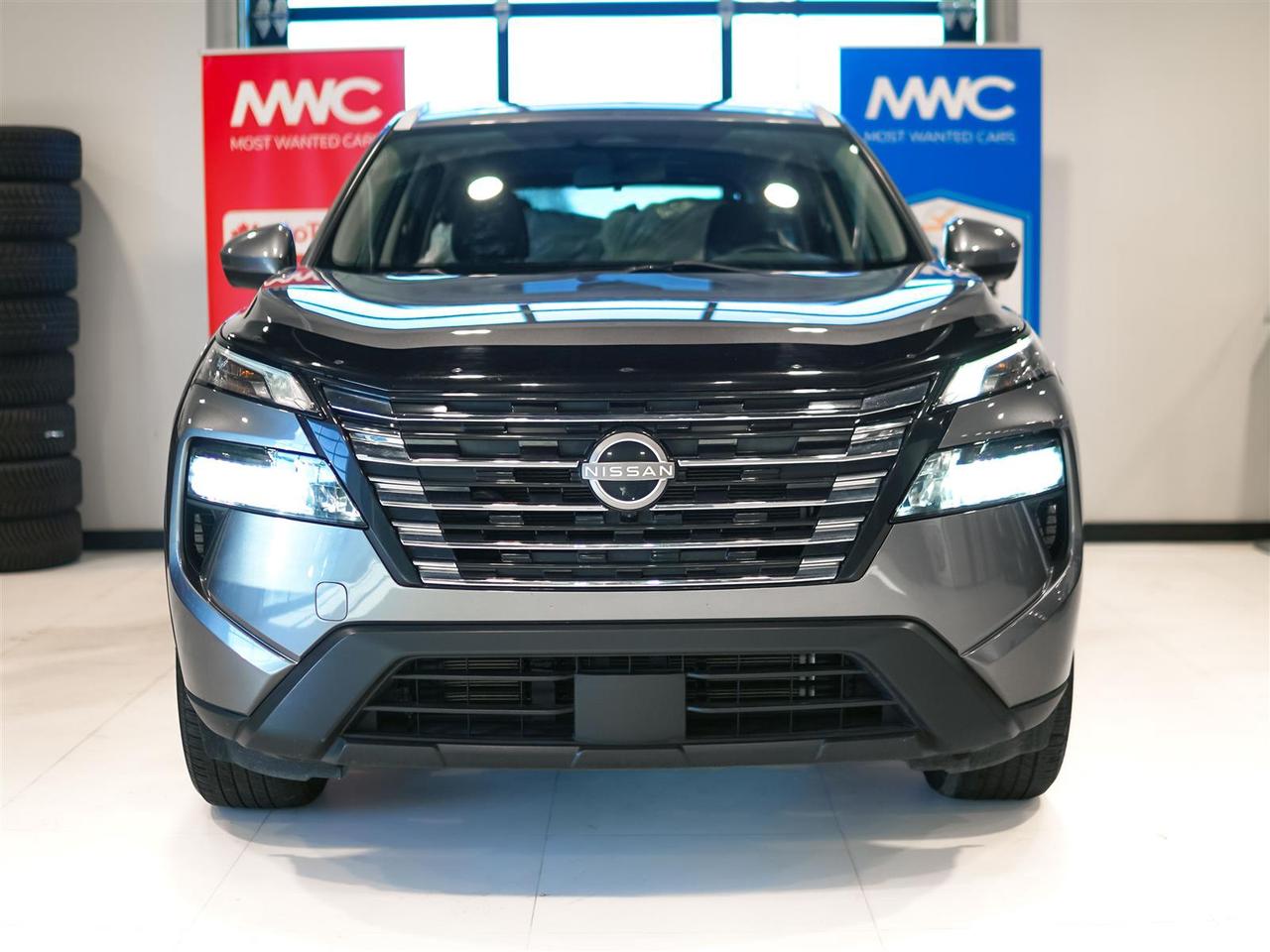 2024 Nissan Rogue SV PREMIUM AWD | LEATHER | 19 INCH RIMS | HTD REAR SEATS Photo