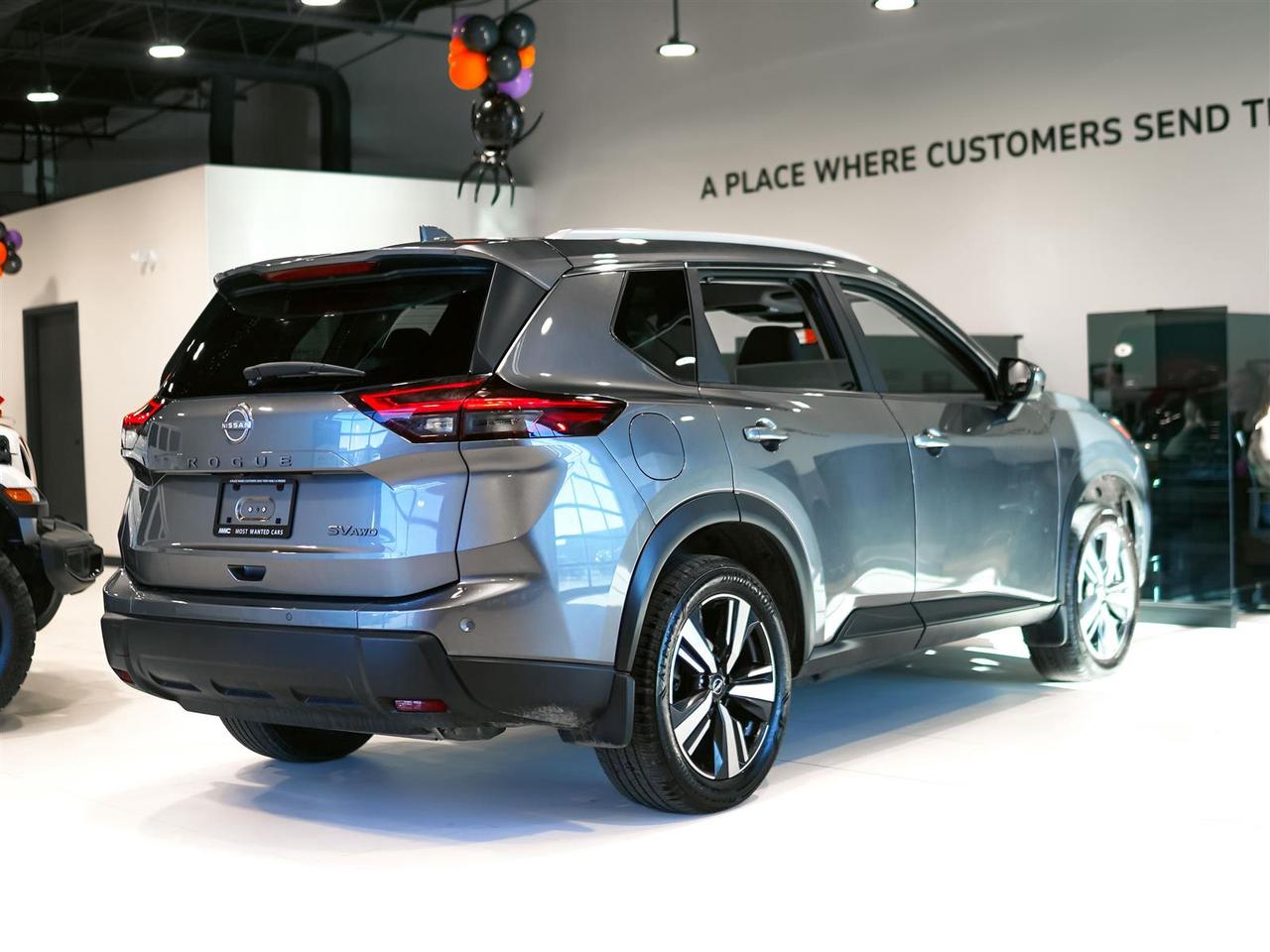 2024 Nissan Rogue SV PREMIUM AWD | LEATHER | 19 INCH RIMS | HTD REAR SEATS Photo