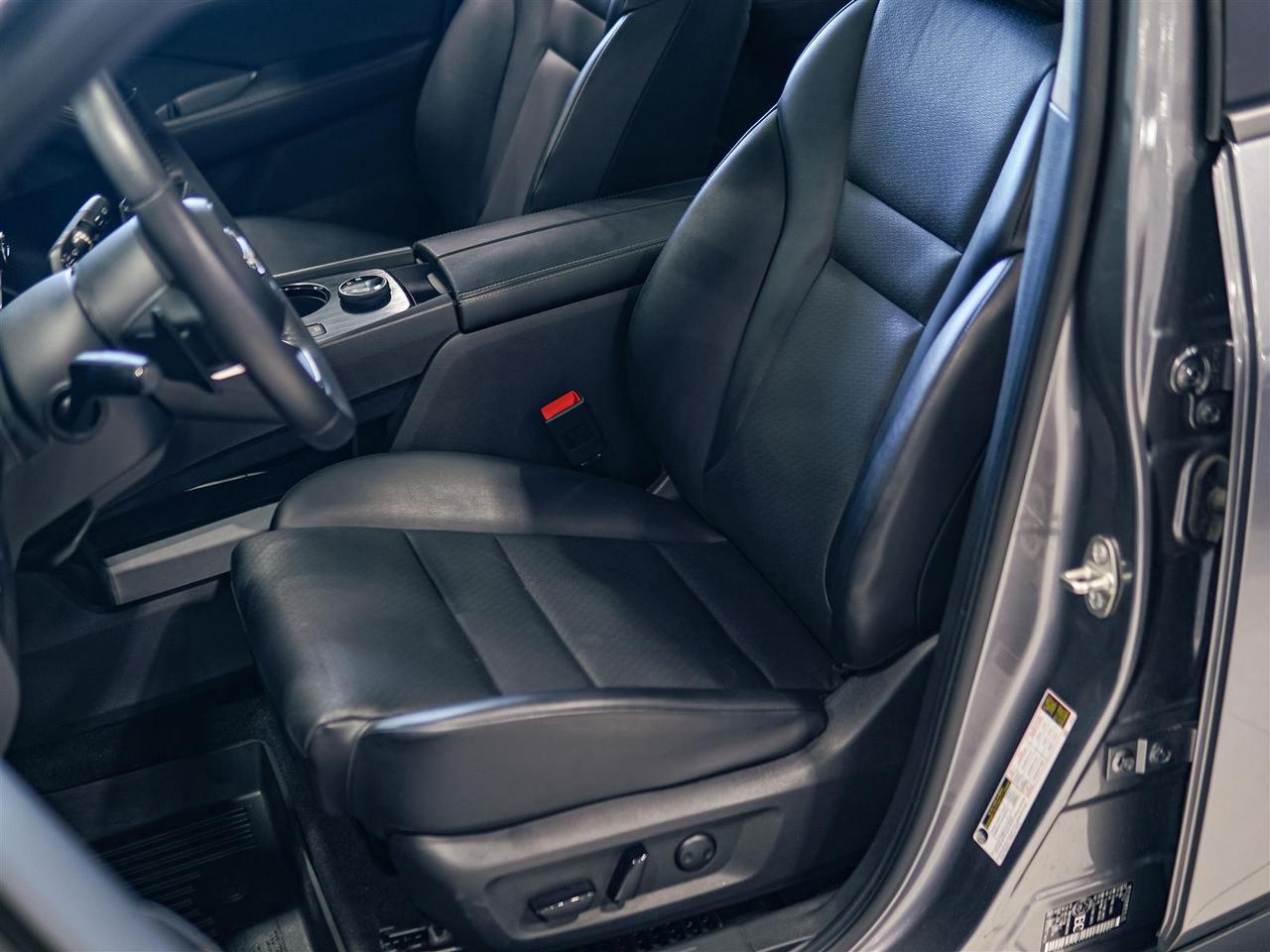 2024 Nissan Rogue SV PREMIUM AWD | LEATHER | 19 INCH RIMS | HTD REAR SEATS Photo
