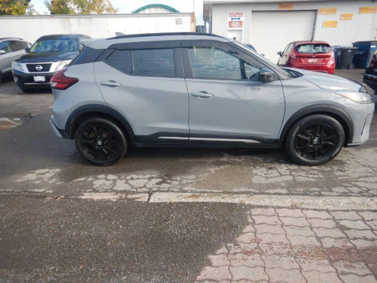 2021 Nissan Kicks SR Photo
