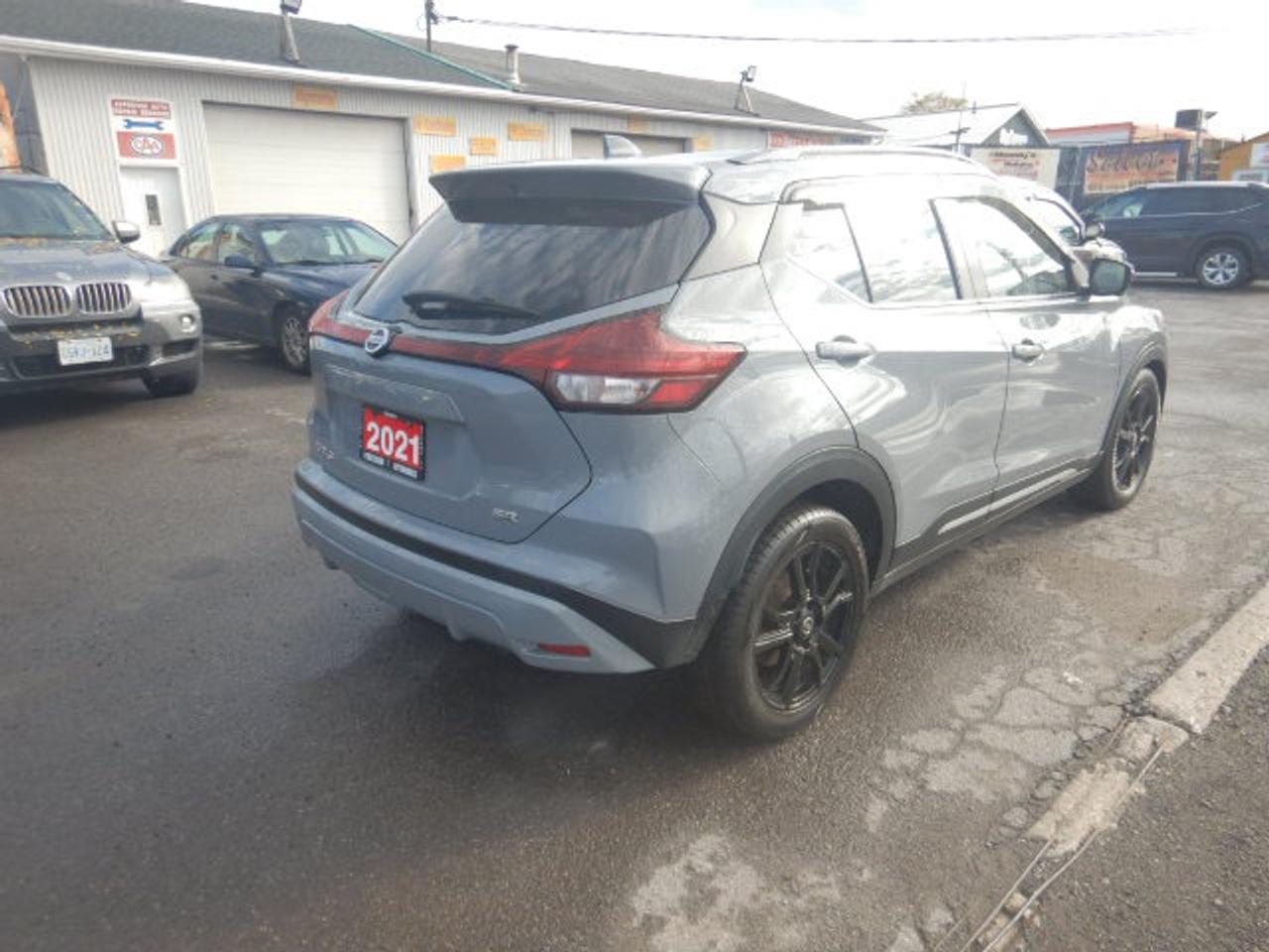 2021 Nissan Kicks SR Photo