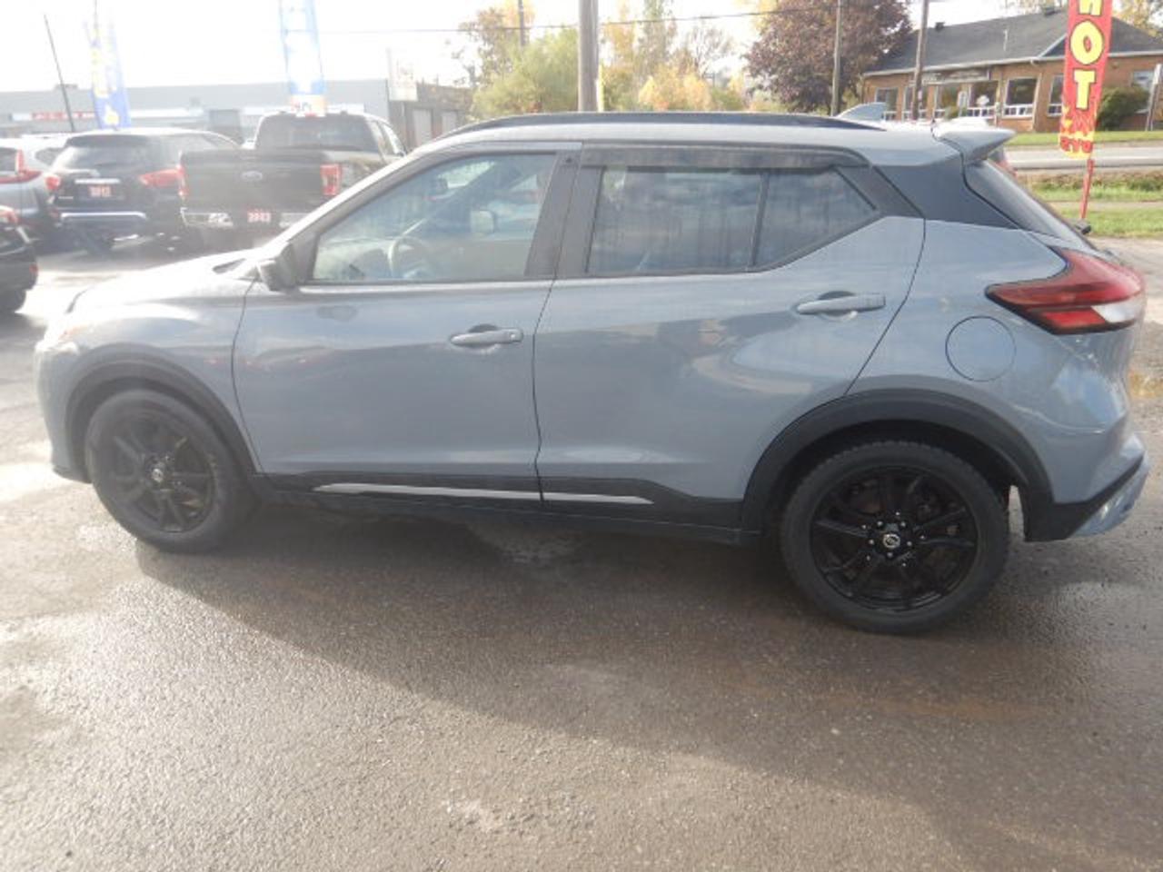 2021 Nissan Kicks SR Photo