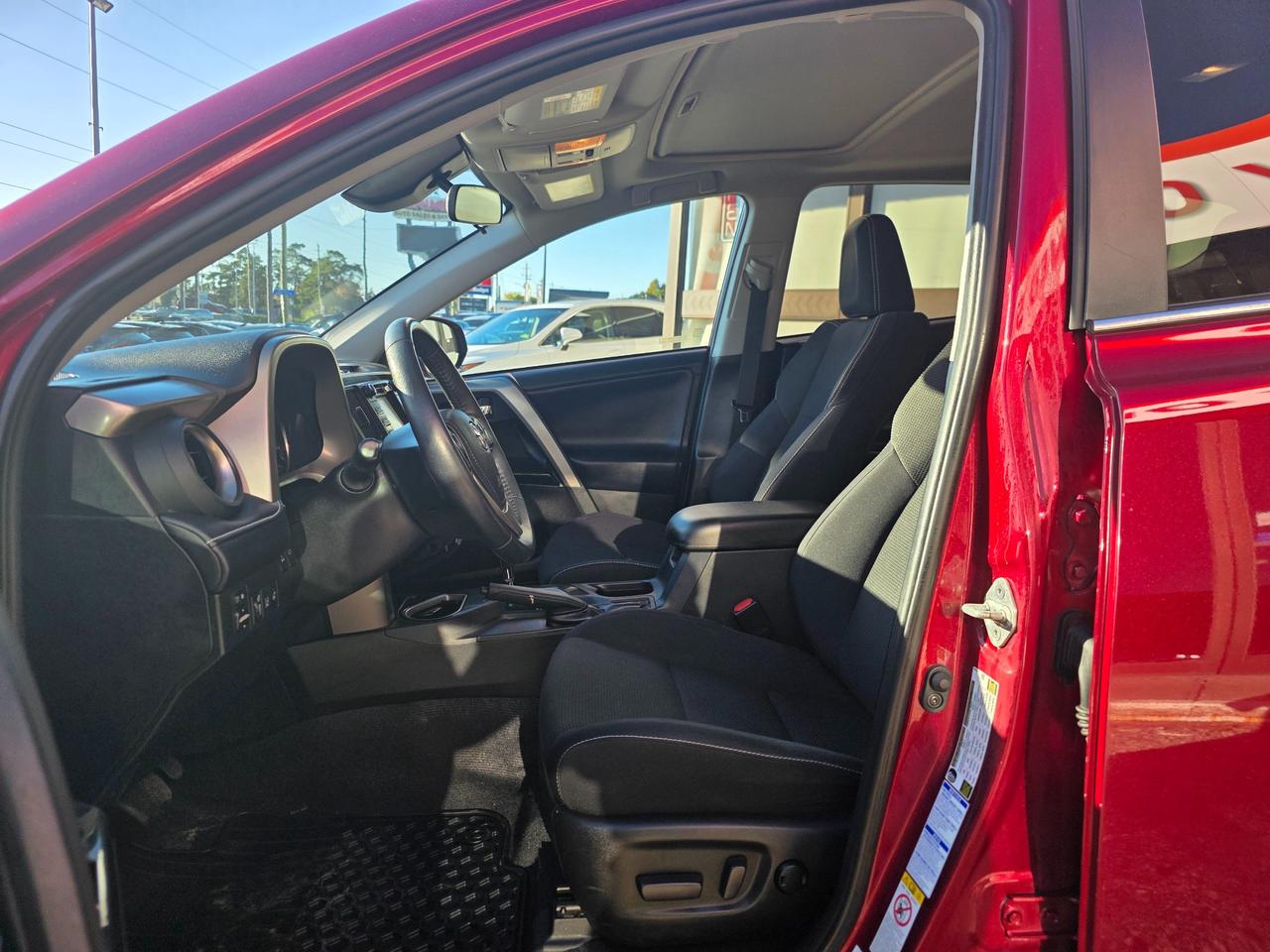 2018 Toyota RAV4 XLE AWD | LOW KMS | One Owner | Accident Free Photo