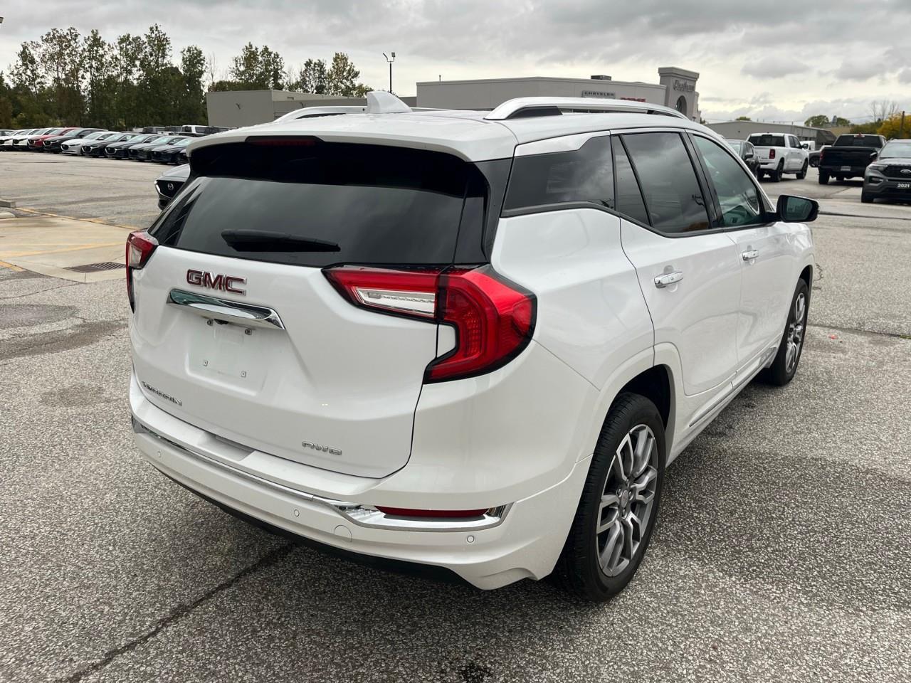 2024 GMC Terrain Denali Panoramic Sunroof | Heated & Ventilated Front Seats | Adaptive Cruise Control | Bose Premium Audio Photo
