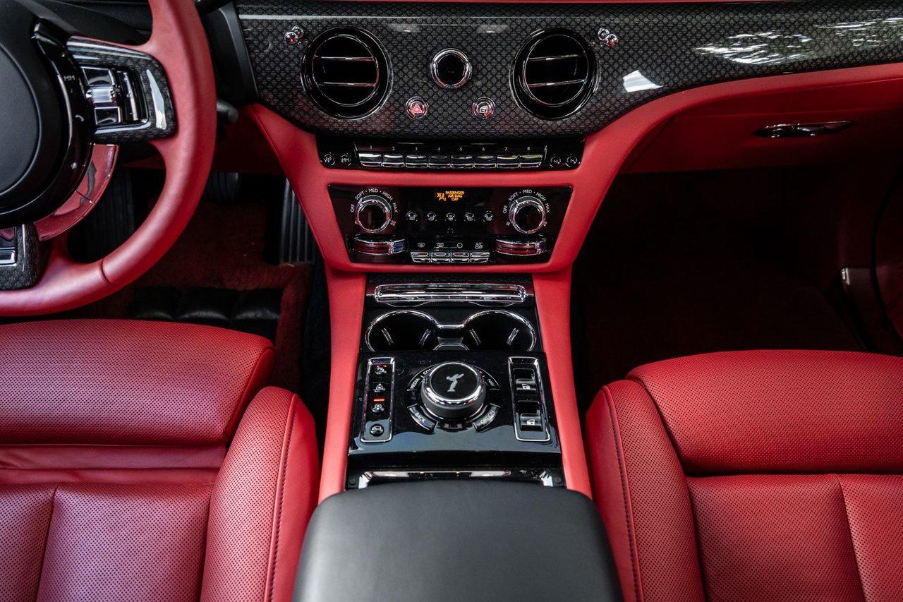 2023 Rolls Royce Ghost Black Badge Photo