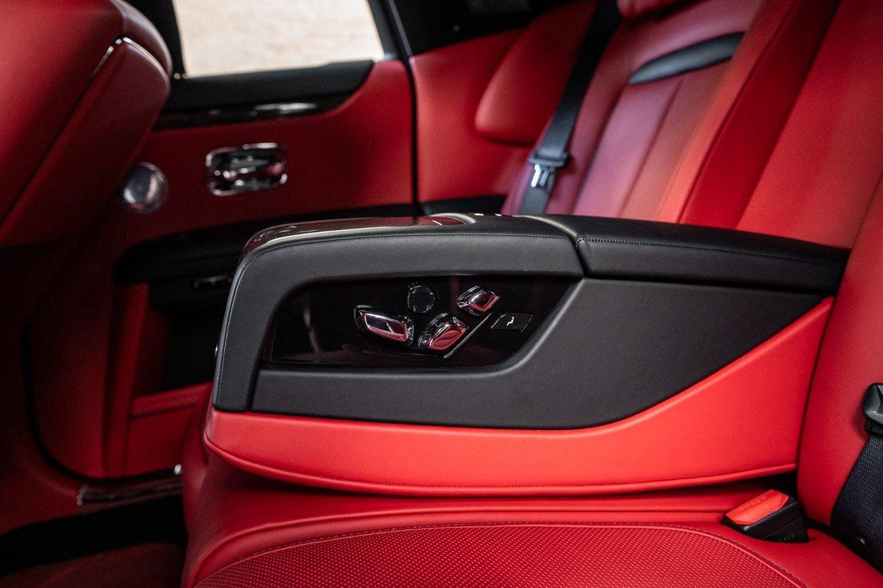2023 Rolls Royce Ghost Black Badge Photo