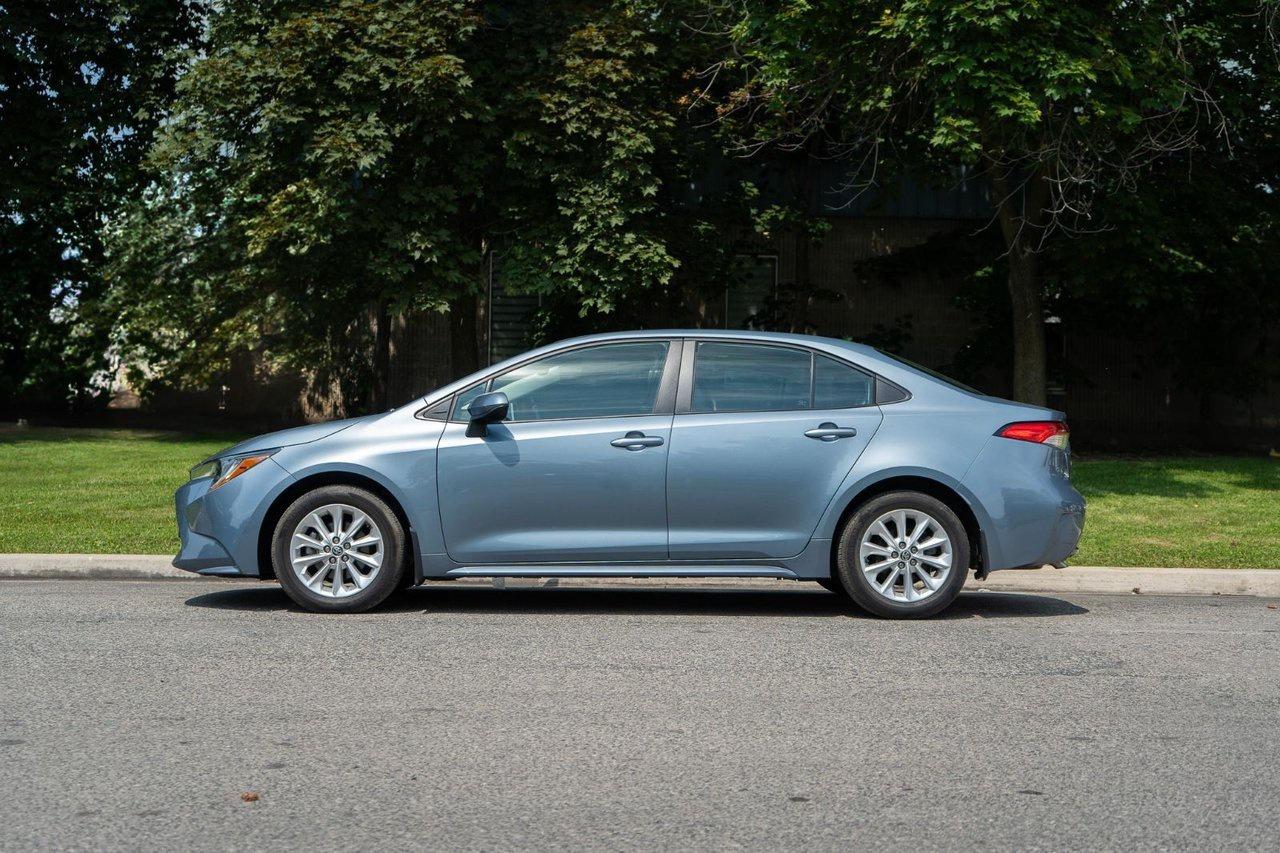 2020 Toyota Corolla LE Photo