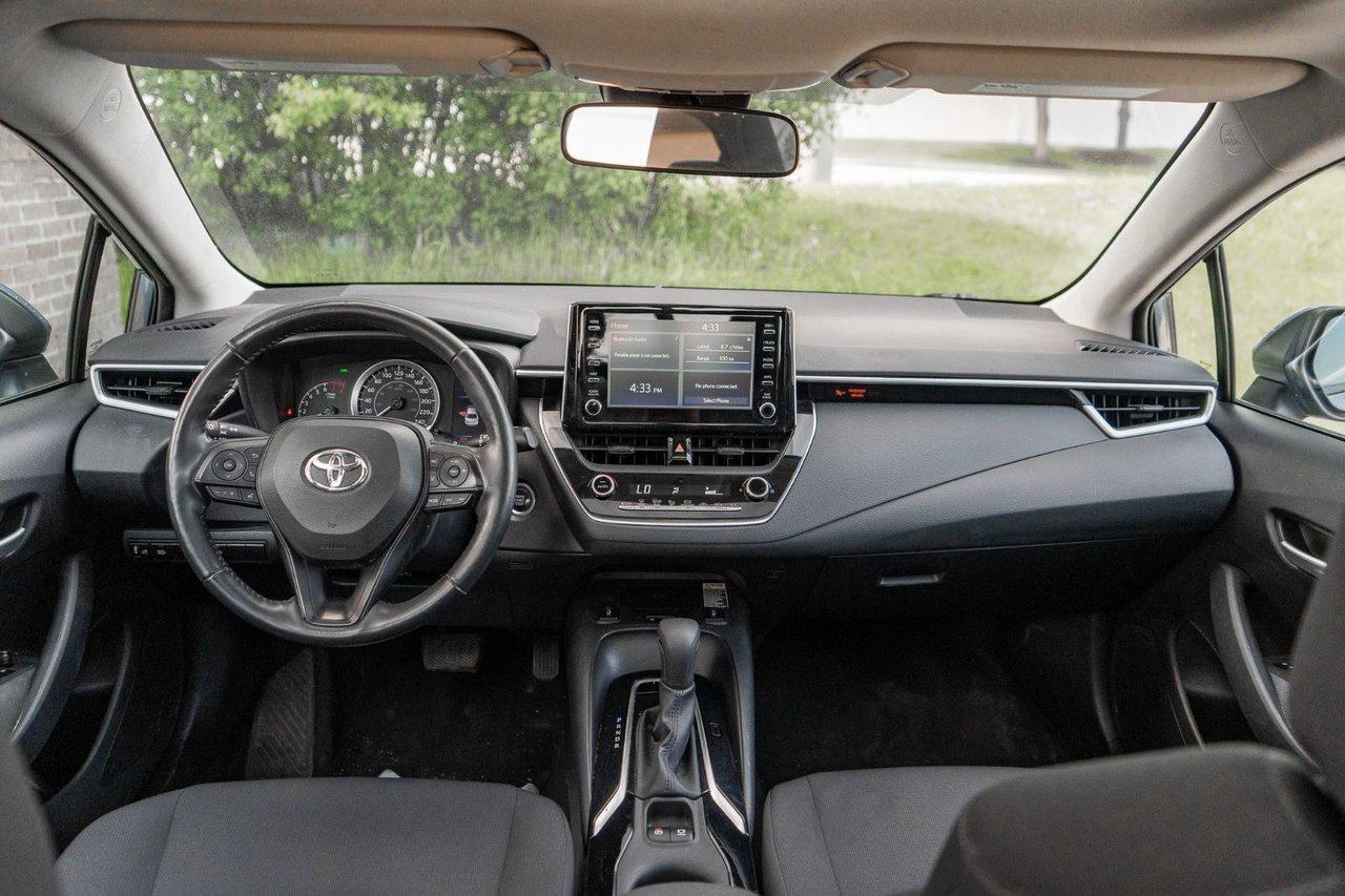 2020 Toyota Corolla LE Photo