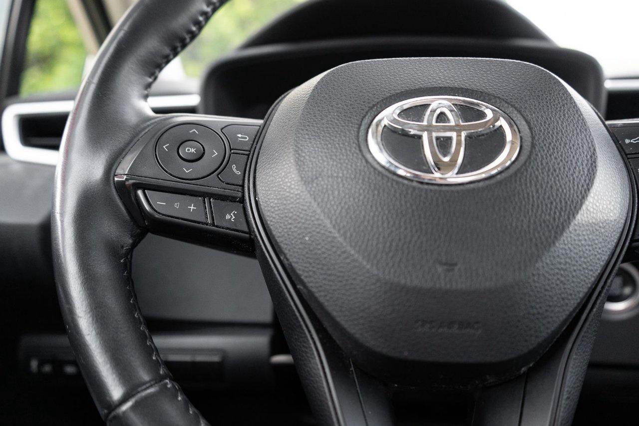 2020 Toyota Corolla LE Photo
