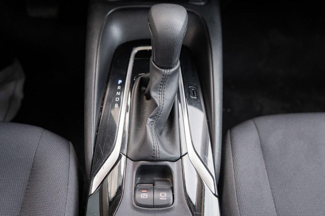 2020 Toyota Corolla LE Photo