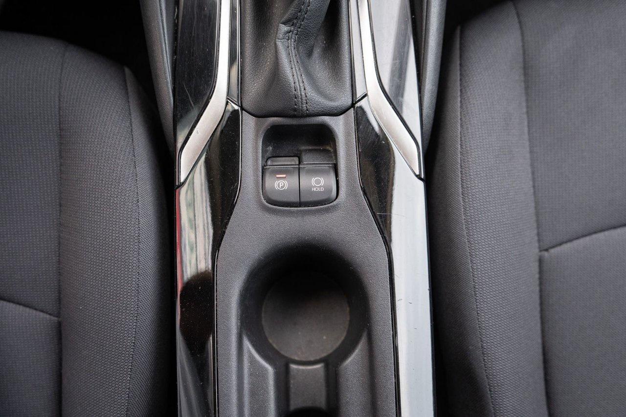 2020 Toyota Corolla LE Photo