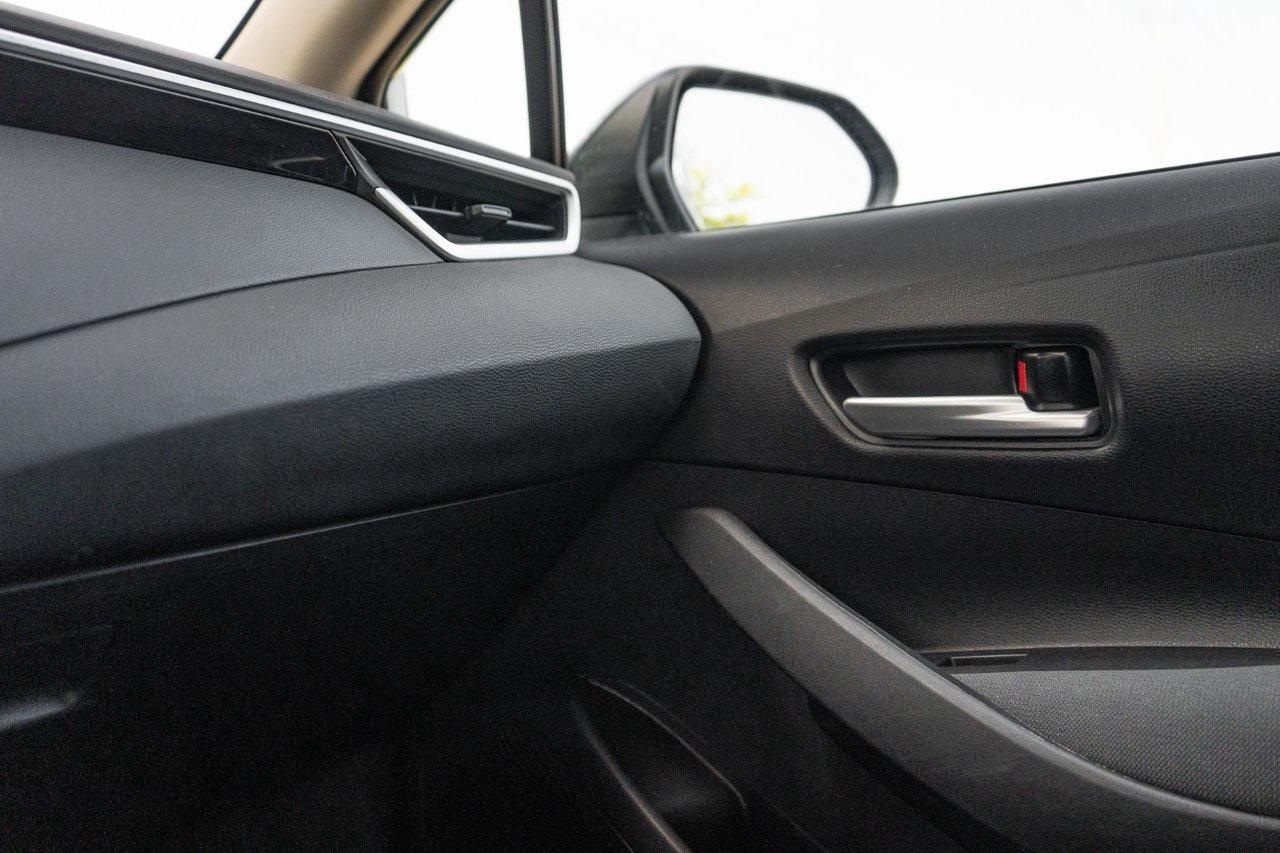 2020 Toyota Corolla LE Photo