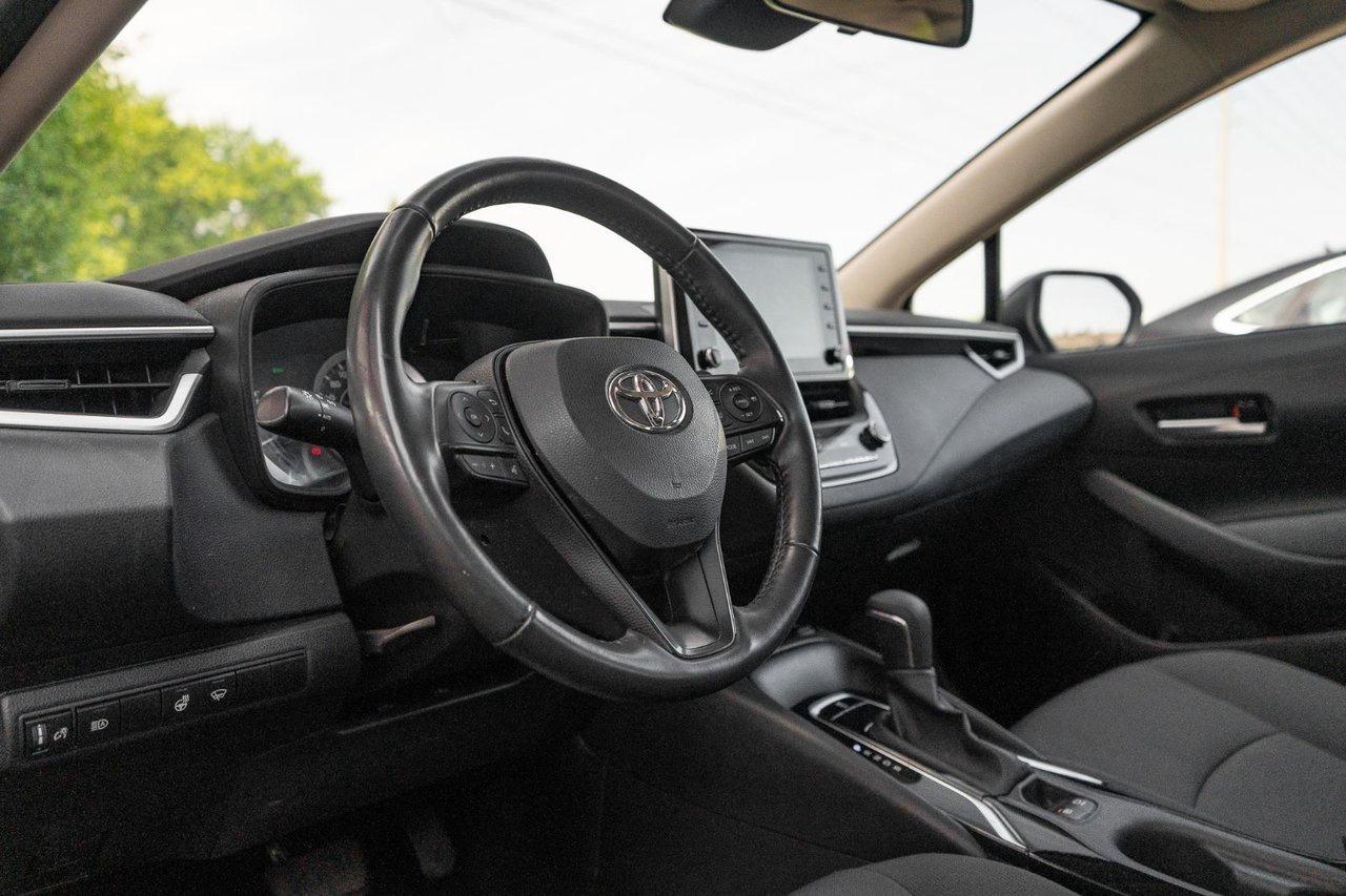 2020 Toyota Corolla LE Photo