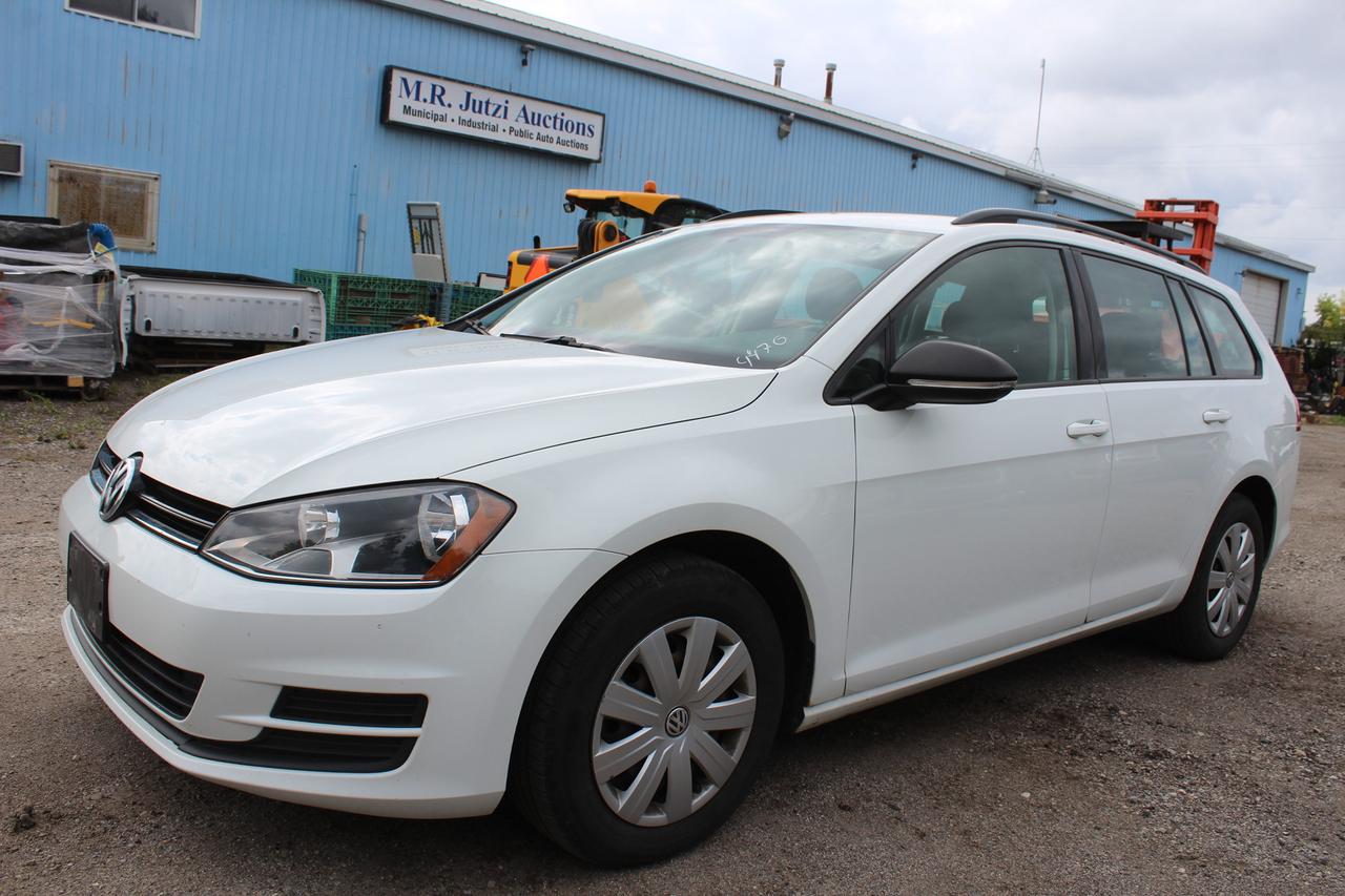 2015 Volkswagen Golf TRENDLINE Photo