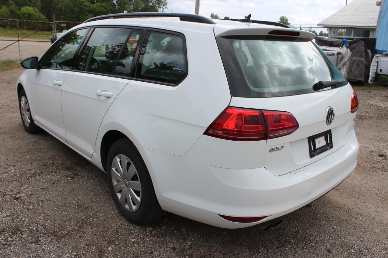 2015 Volkswagen Golf TRENDLINE Photo