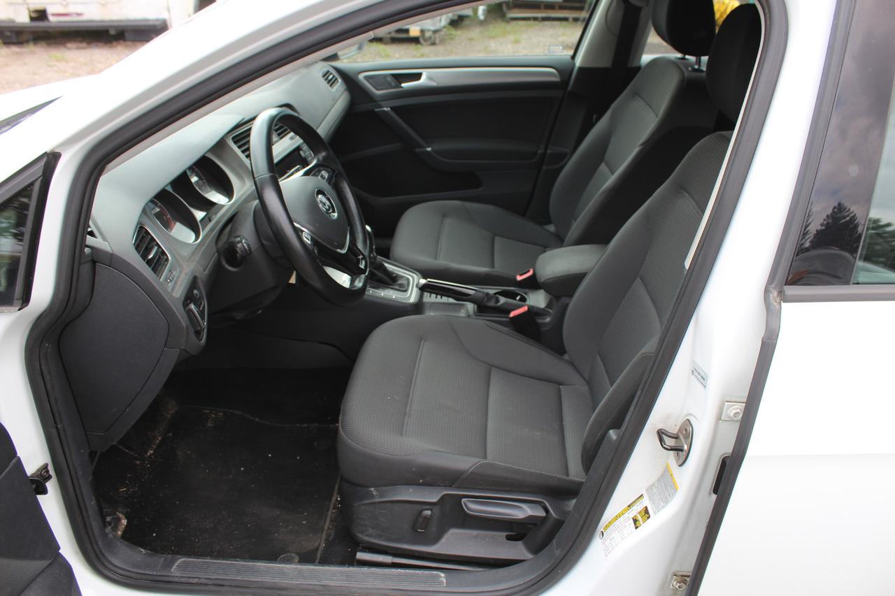2015 Volkswagen Golf TRENDLINE Photo