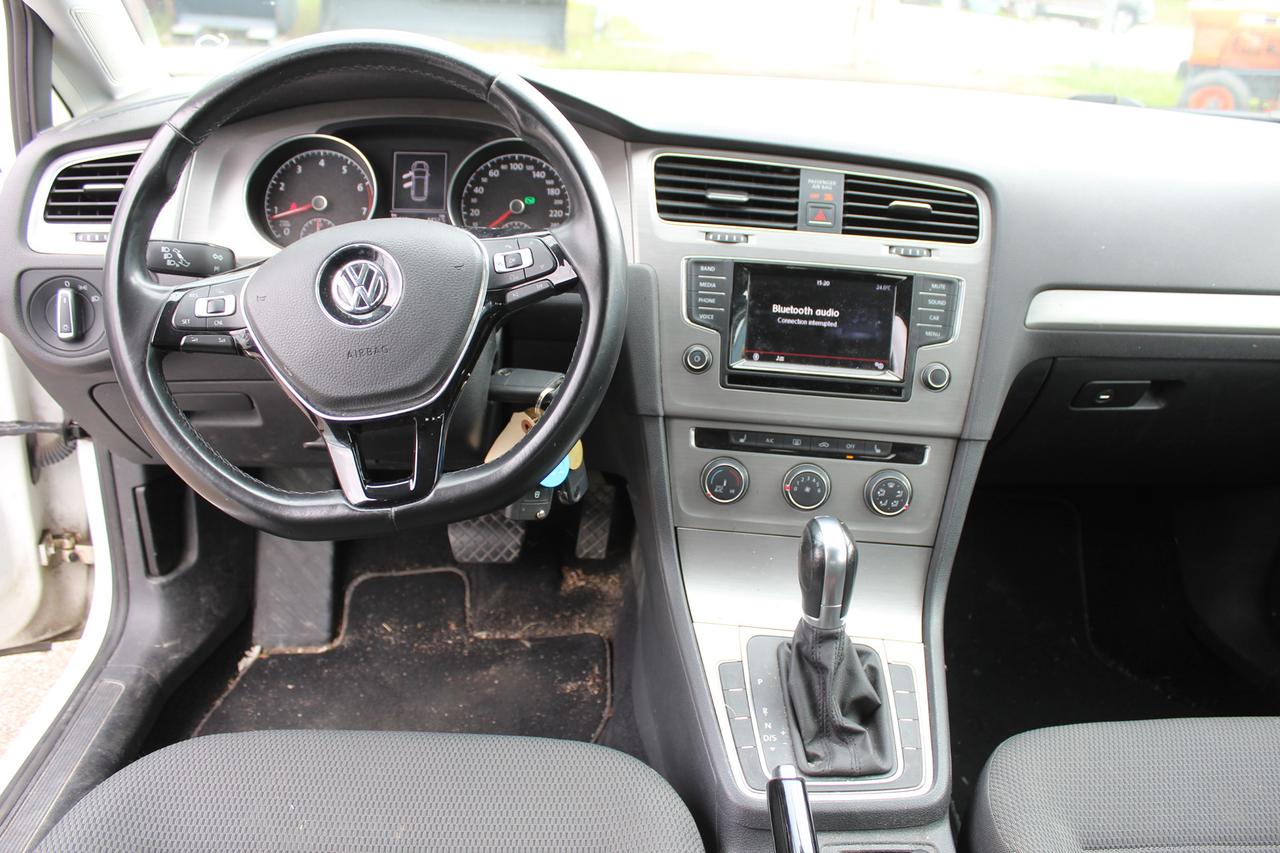 2015 Volkswagen Golf TRENDLINE Photo