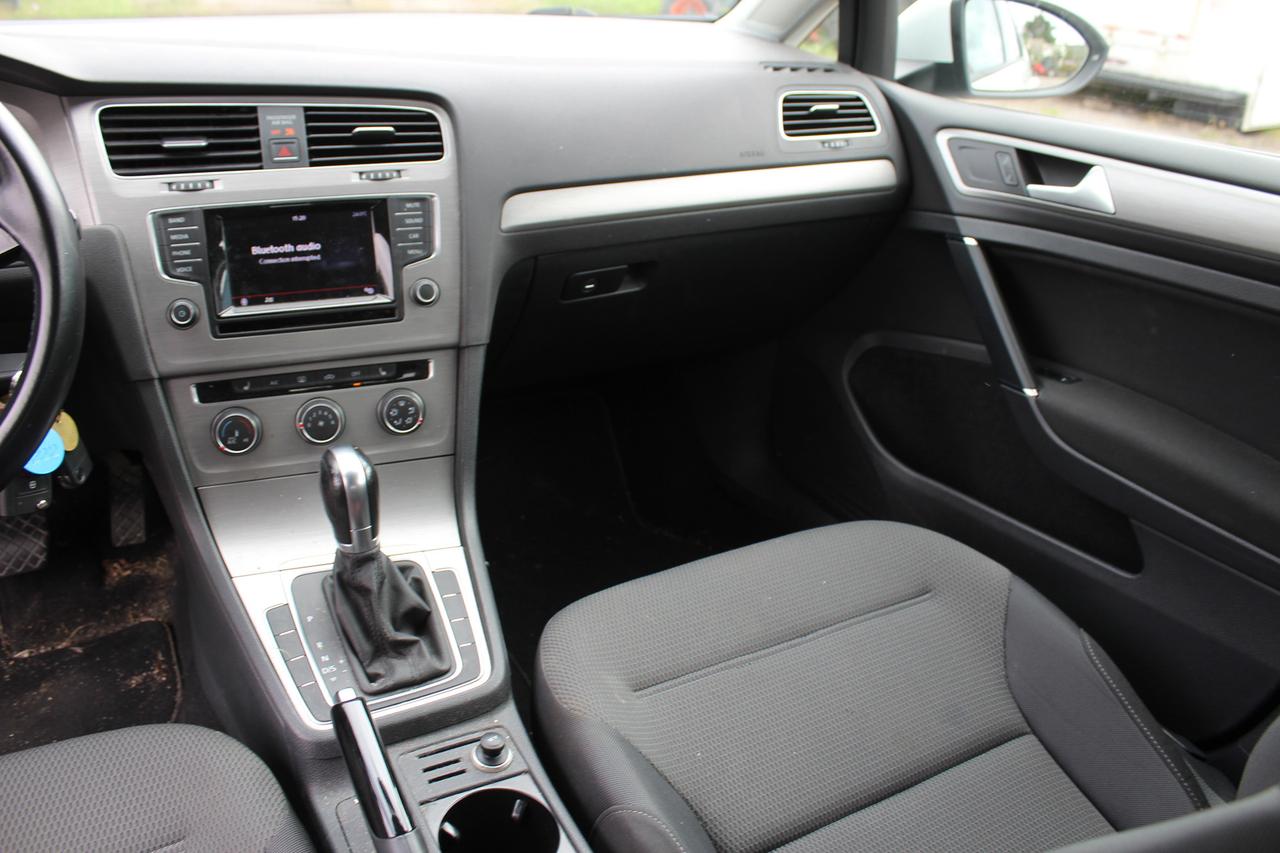 2015 Volkswagen Golf TRENDLINE Photo