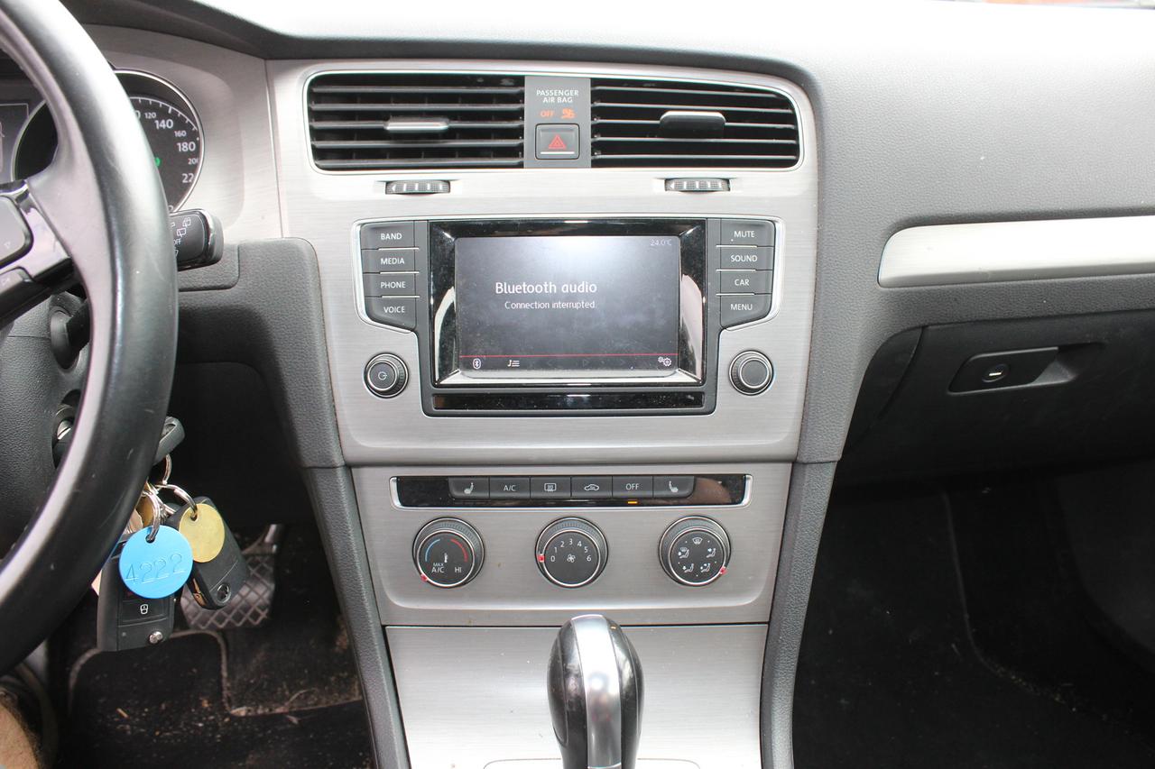 2015 Volkswagen Golf TRENDLINE Photo