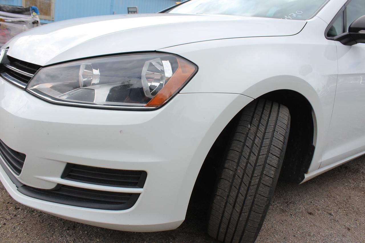 2015 Volkswagen Golf TRENDLINE Photo