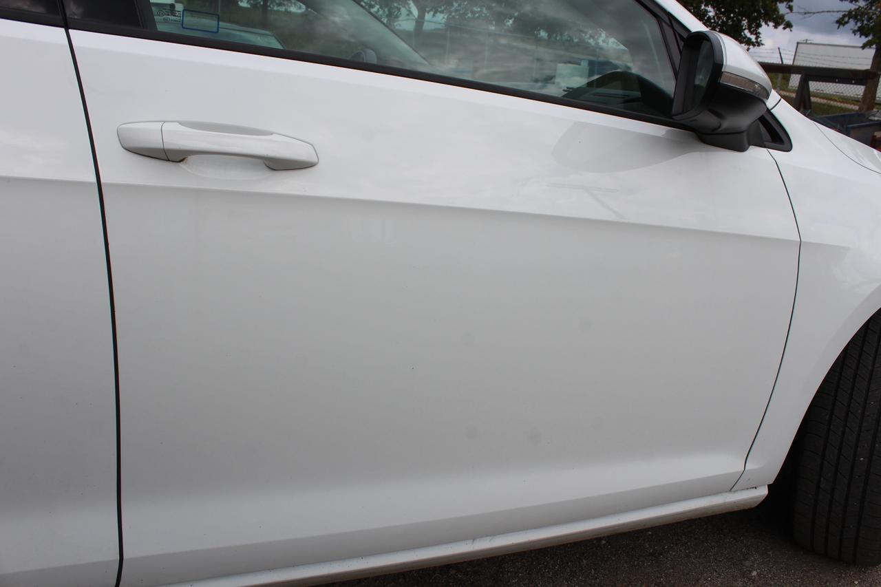 2015 Volkswagen Golf TRENDLINE Photo