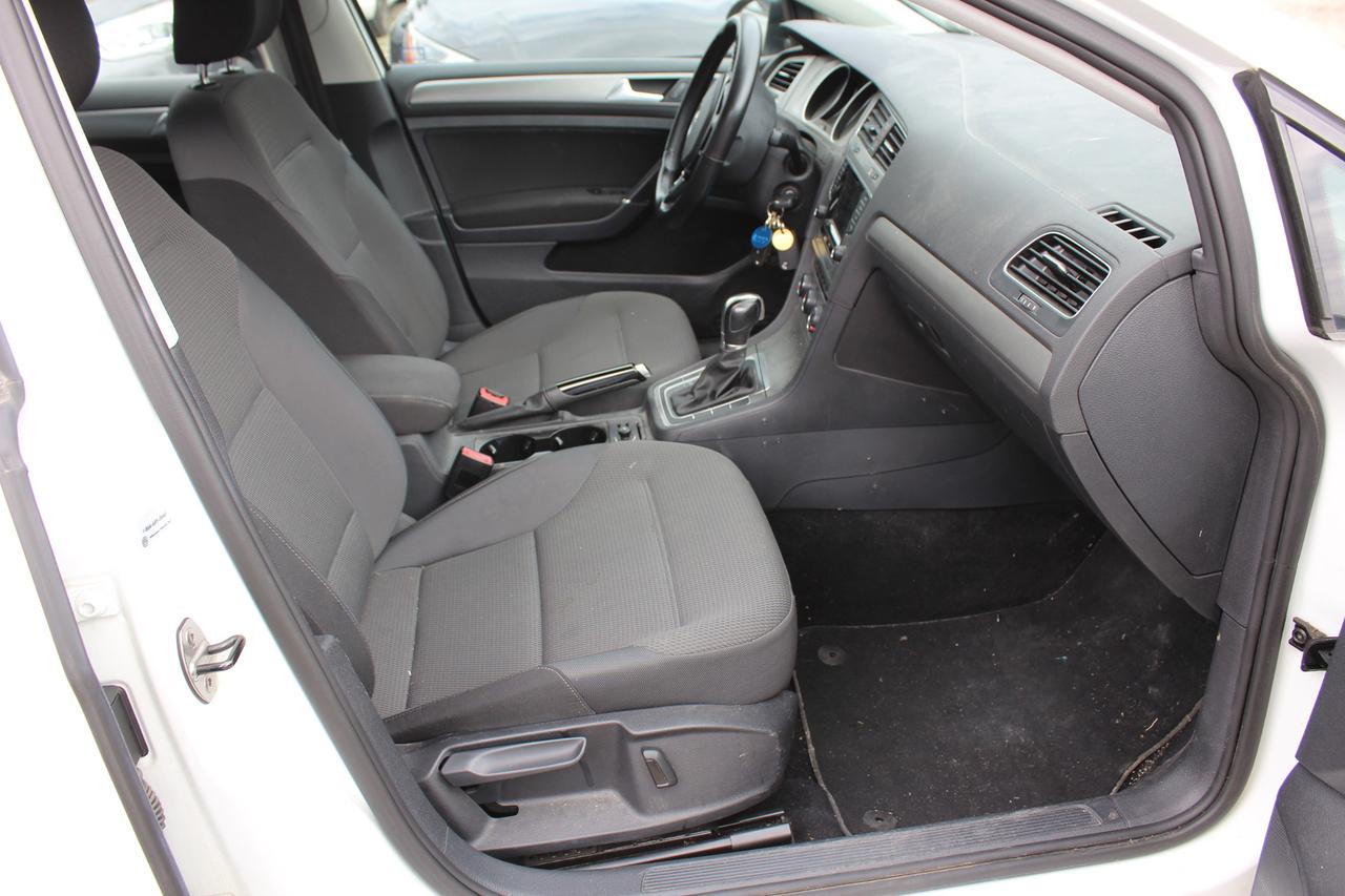 2015 Volkswagen Golf TRENDLINE Photo