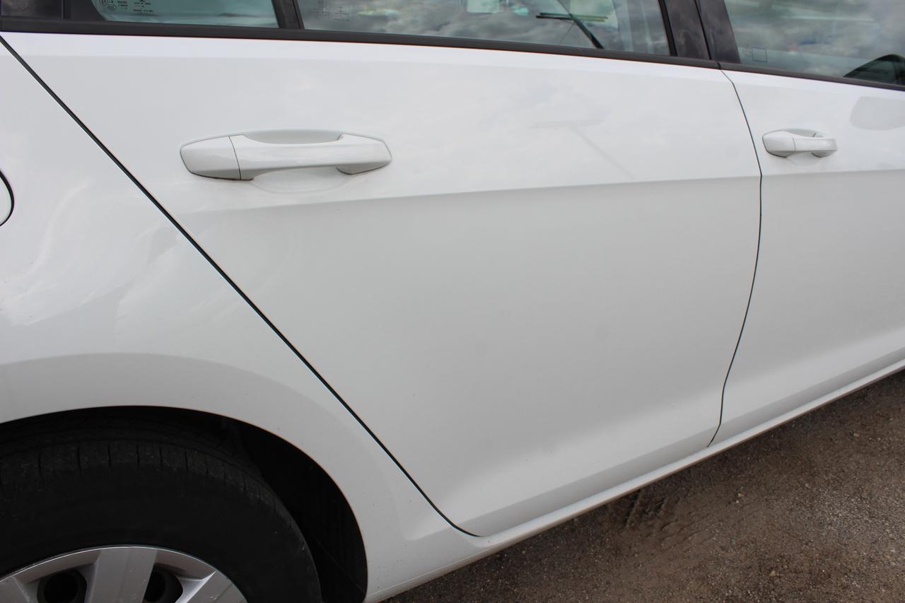2015 Volkswagen Golf TRENDLINE Photo