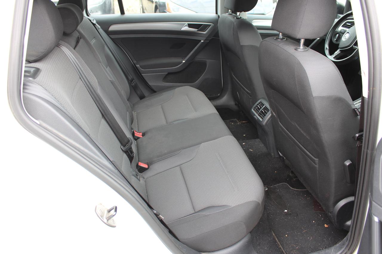 2015 Volkswagen Golf TRENDLINE Photo