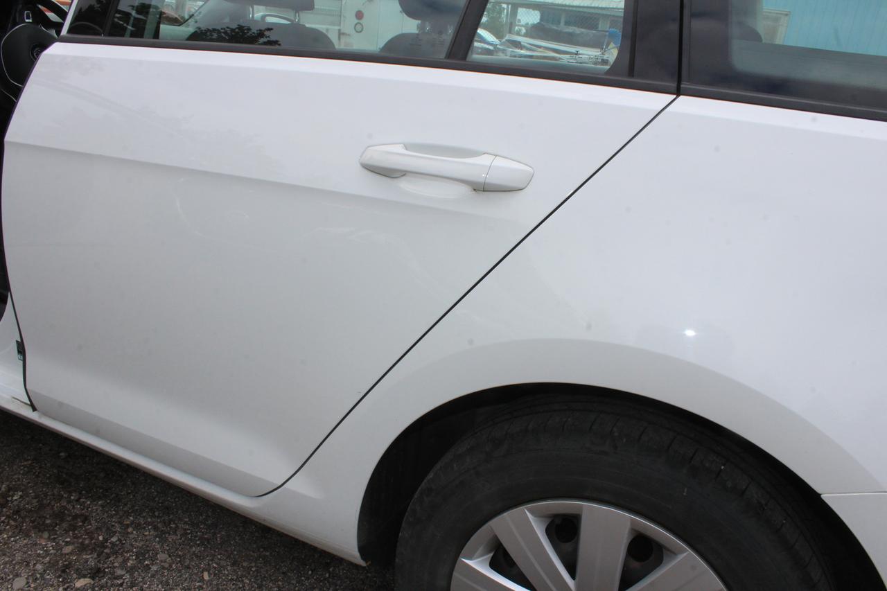 2015 Volkswagen Golf TRENDLINE Photo