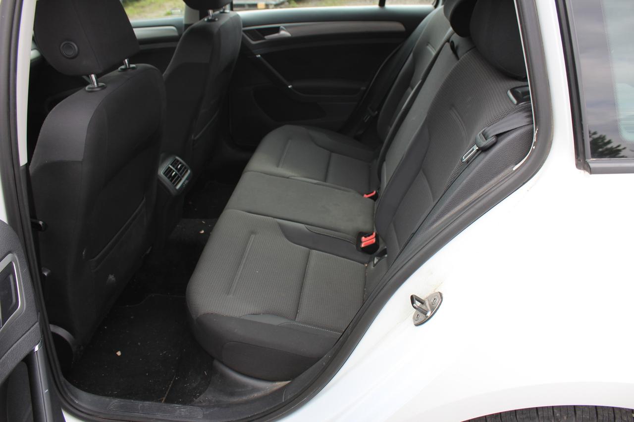 2015 Volkswagen Golf TRENDLINE Photo