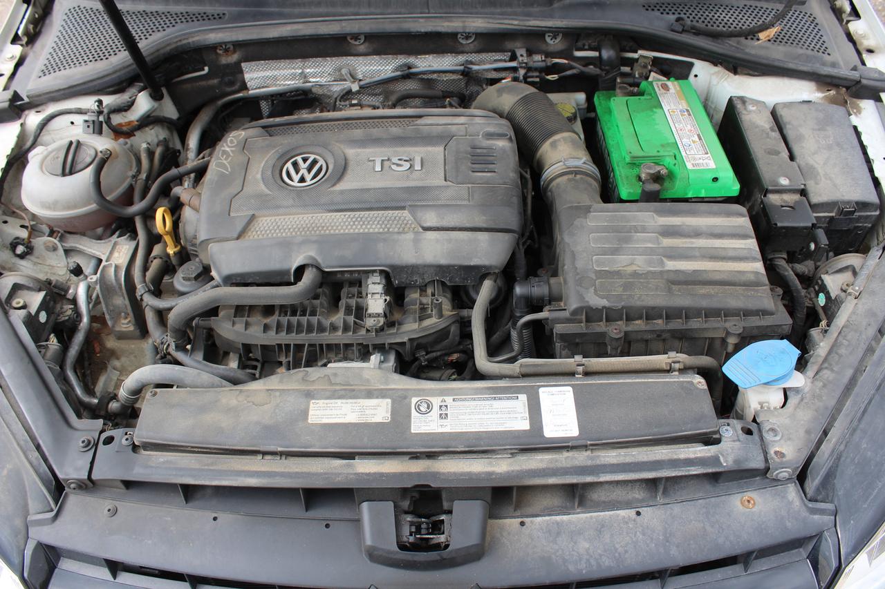 2015 Volkswagen Golf TRENDLINE Photo
