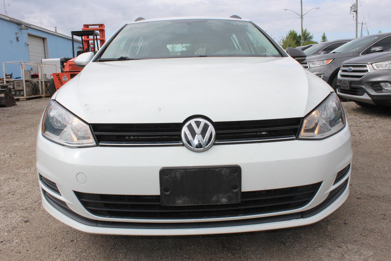 2015 Volkswagen Golf TRENDLINE Photo