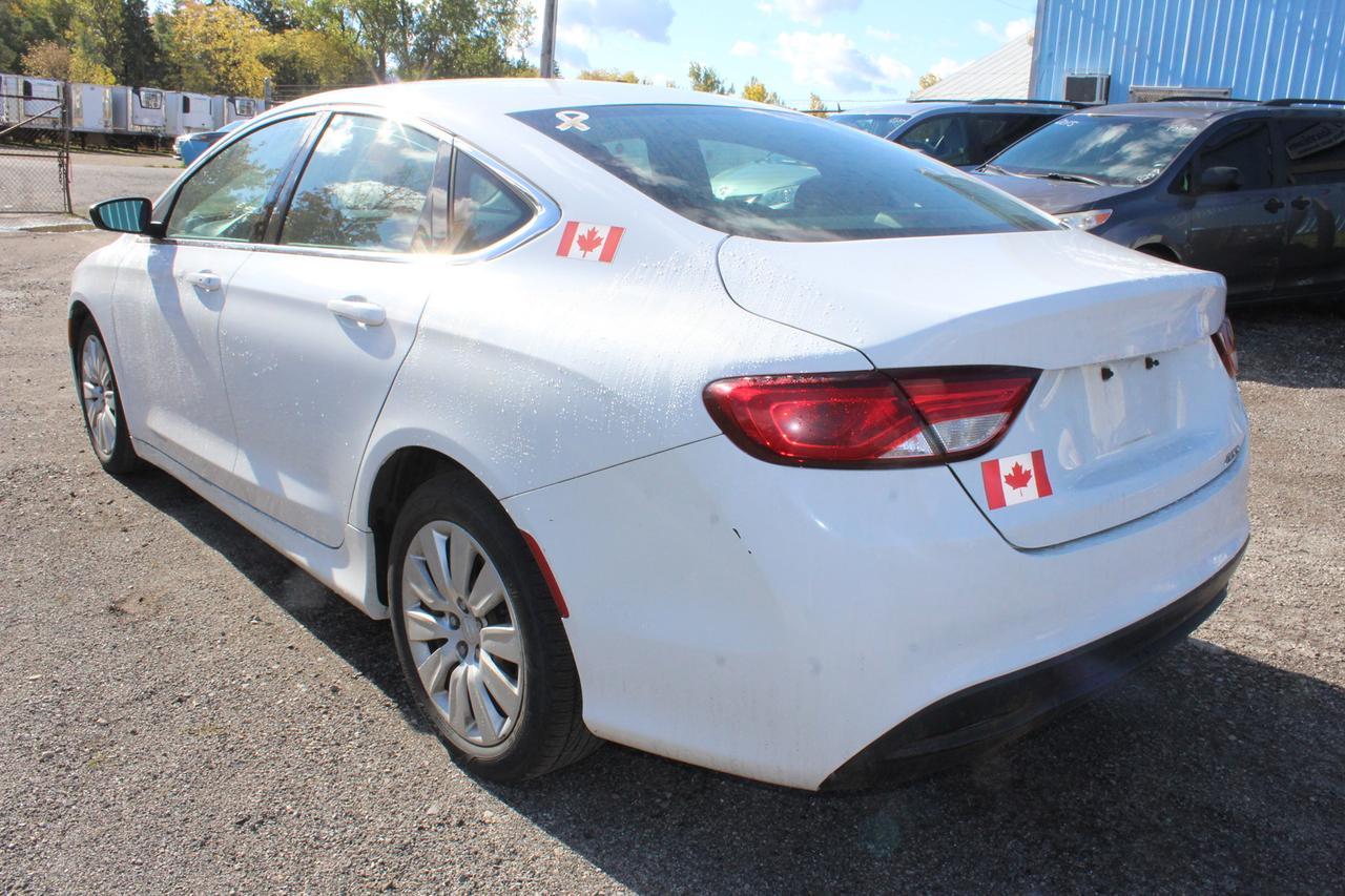 2015 Chrysler 200 LX Photo