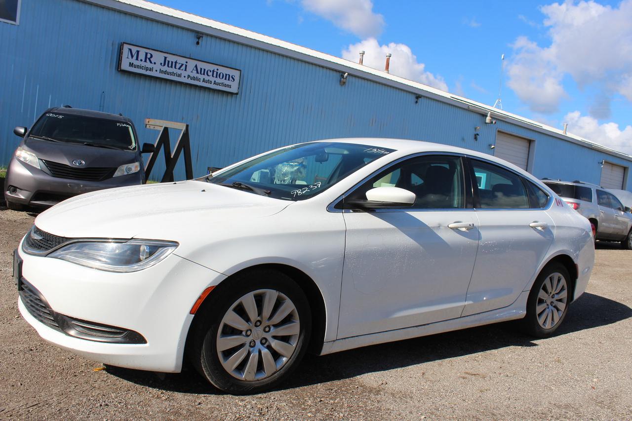 2015 Chrysler 200 LX Photo