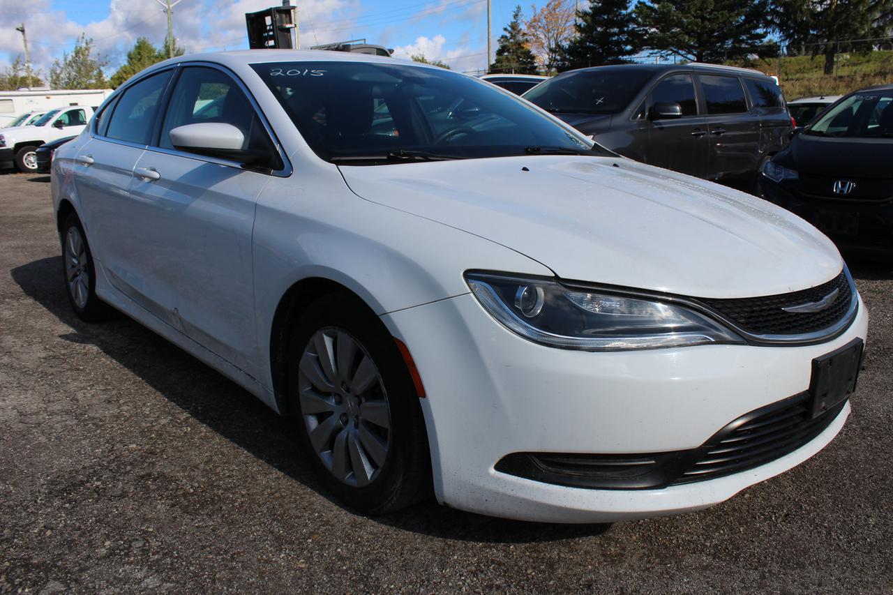 2015 Chrysler 200 LX Photo