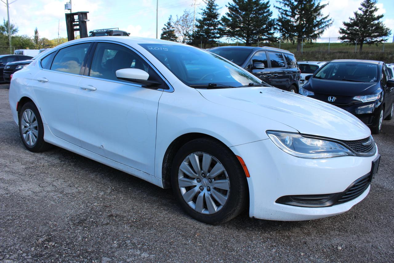 2015 Chrysler 200 LX Photo