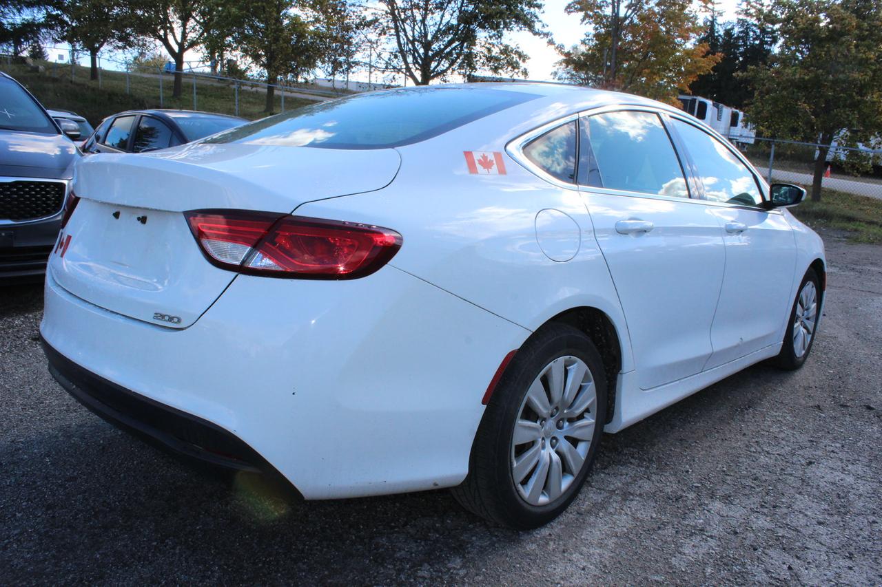 2015 Chrysler 200 LX Photo